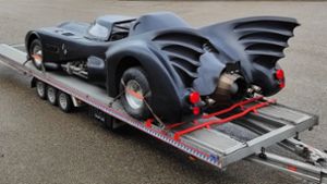 Zollamt fertigt Batmans echtes Batmobil ab