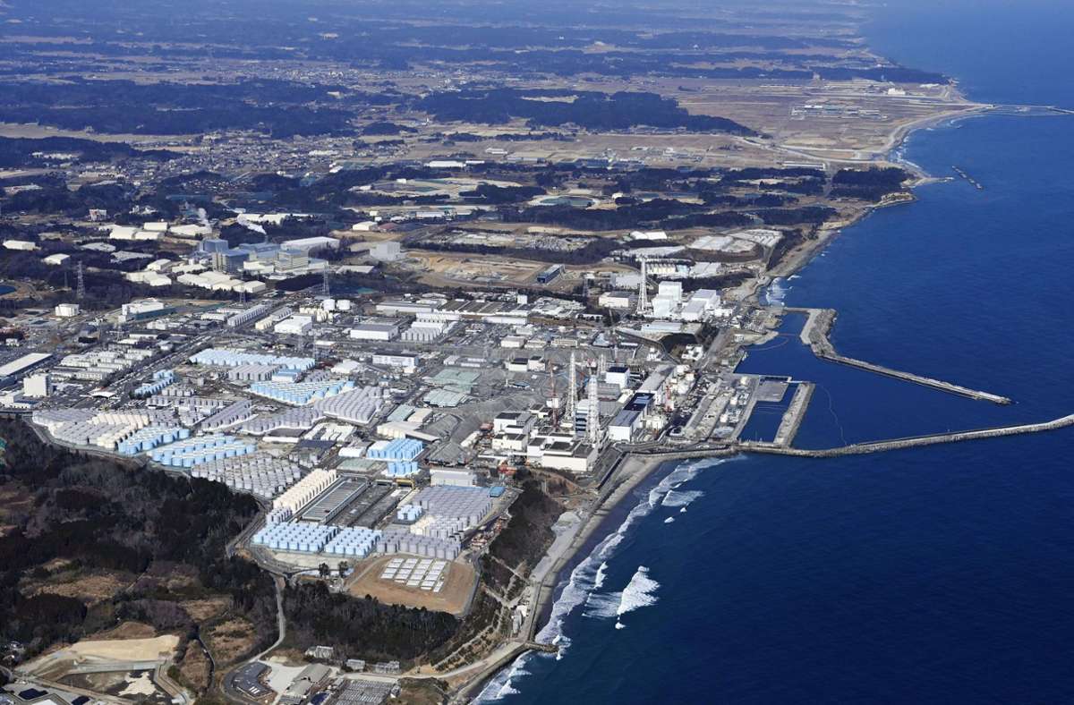 Das von einem Hubschrauber aufgenommene Foto zeigt das durch ein Erdbeben am 11. März 2011 beschädigte Kernkraftwerk Fukushima Daiichi in der Präfektur Fukushima im Nordosten Japans.