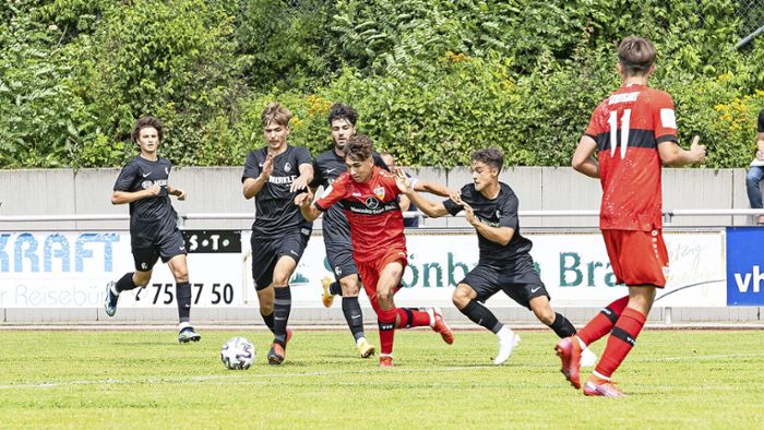 U19 des VfB Stuttgart geht gegen den SC Freiburg baden