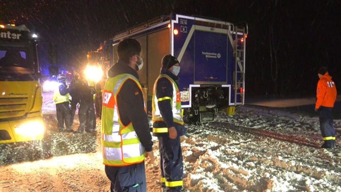 Hunderte Autofahrer stecken über Nacht auf der A2 bei Bielefeld fest
