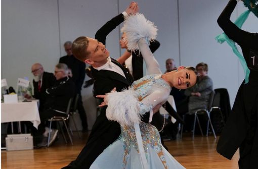 Die Geschwister  Daphne und Marvin Fischer vom Tanzsportclub Rot-Weiß Böblingen belegen  in Öhringen den achten Platz. Foto: red