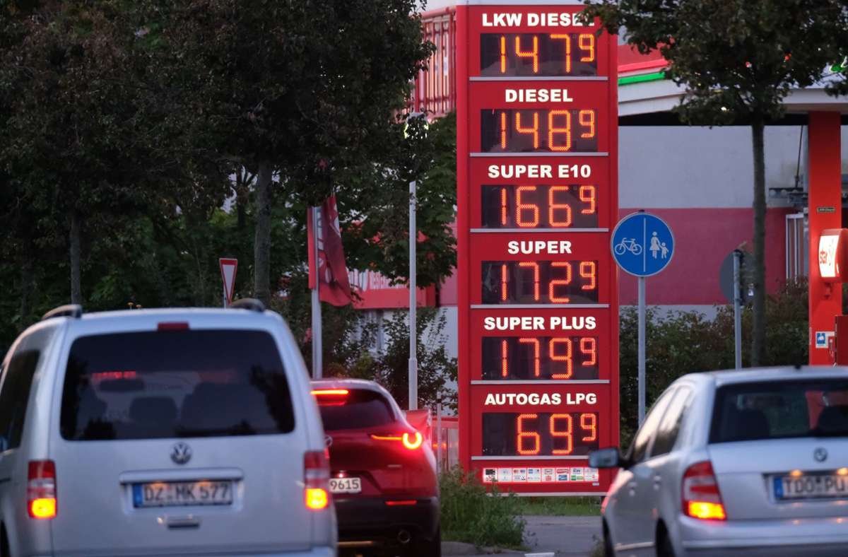 Preisschraube: Die Politik muss Tankstellen an die Kandare nehmen