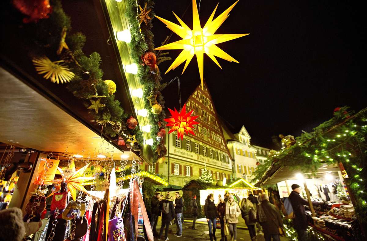 In Esslingen wird rund um den Mittelalter- und Weihnachtsmarkt auch dieses Jahr nicht mit der Beleuchtung gespart.