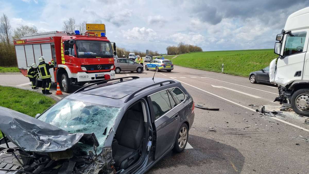 Unfall bei Eppingen im Kreis Heilbronn: Vorfahrt missachtet – zwei Verletzte