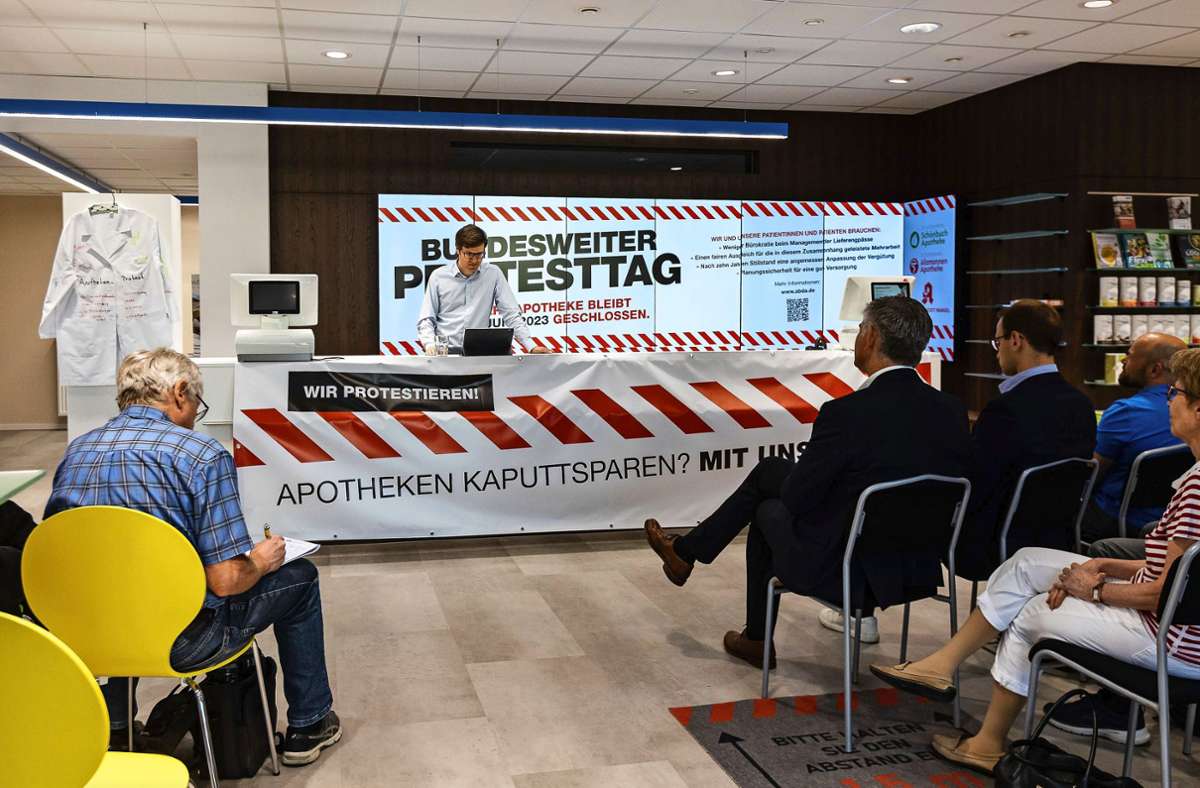 Apotheken-Protest im Kreis Böblingen: Apotheker diskutieren mit Politikern in Holzgerlingen