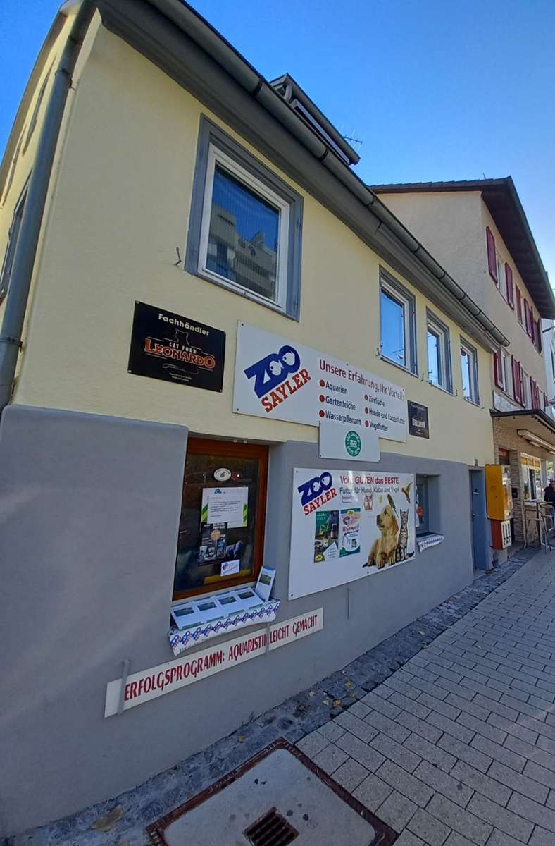 In diesem Wohnhaus befindet sich der Lagerverkauf von Zoo Sayler in Fellbach.