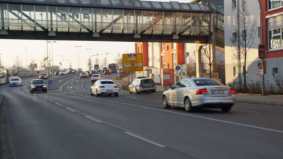 Fußgängersteg in Sindelfingen wird abgerissen: Brücke zwischen Stadt und Daimler ab Montag gesperrt