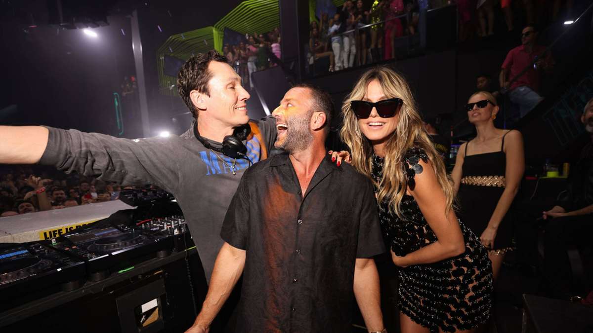 Den 80er Jahre-Hit „Sunglasses at night“ hat Heidi Klum mit Star-DJ Tiësto (links) neu aufgenommen.