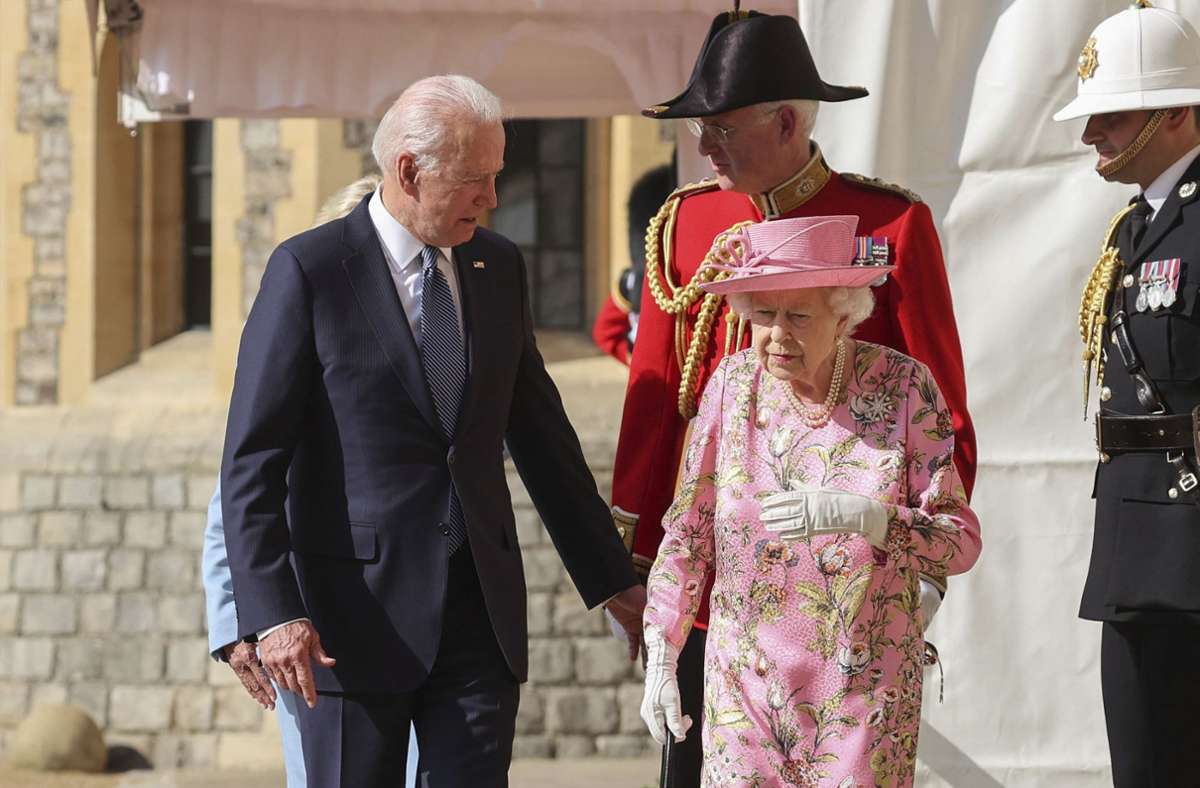 Die Queen hat in ihrer langen Regentschaft schon viele US-Präsidenten getroffen. Joe Biden ist aber der erste, den sie ohne ihren kürzlich gestorbenen Mann Philip willkommen heißt.