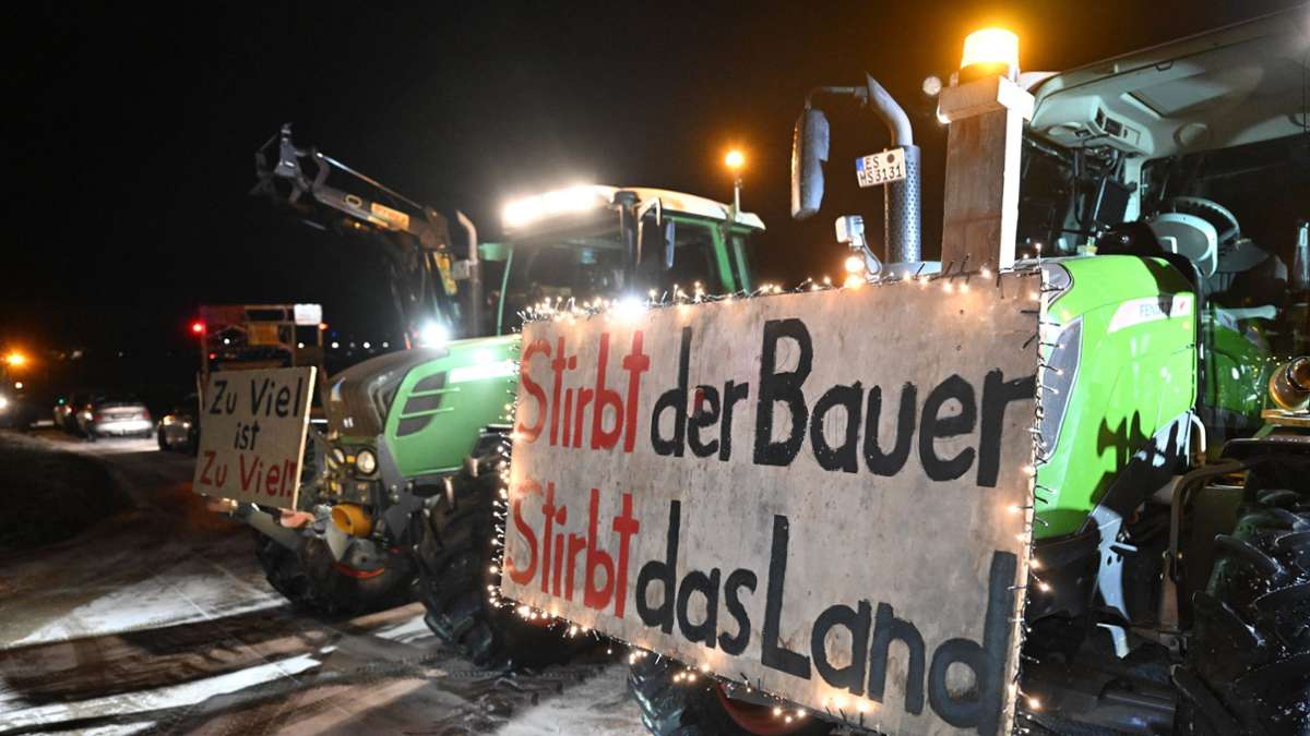 Bauernproteste: Unangemeldeter Protest: Landwirte mit mehreren Traktoren auf der A81
