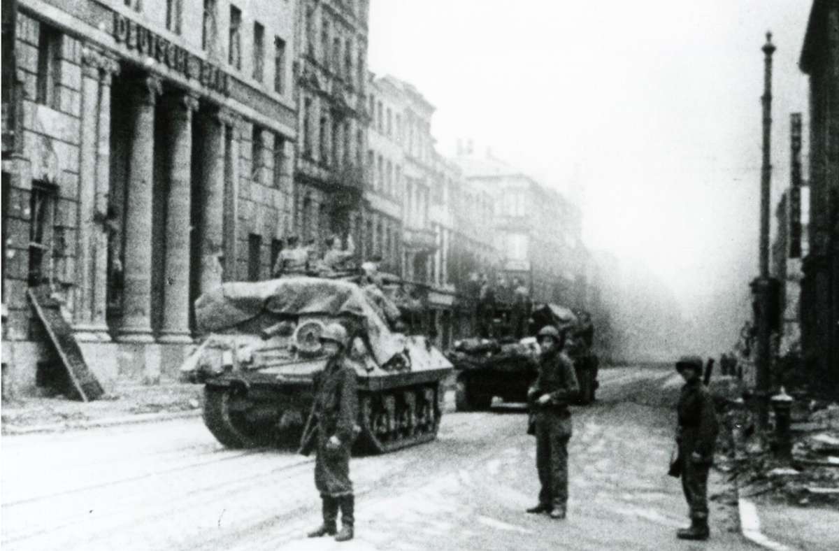 April 1945: Französische Soldaten in der Karlsruher  Kaiserstraße