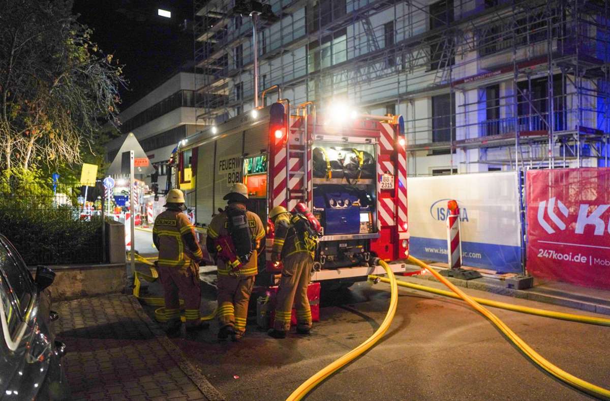Feuer in Böblingen: Schlafende Frau bei Brand in Tiefgarage verletzt