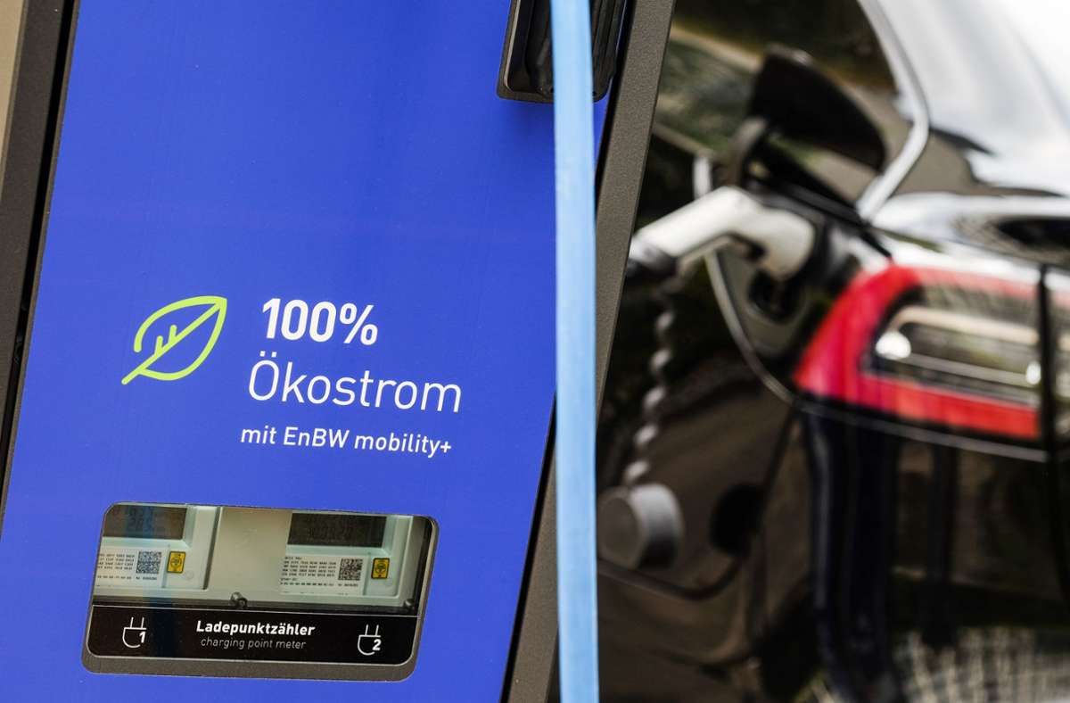 Automarkt im Kreis Böblingen: Im April mehr Hybride als Benziner zugelassen