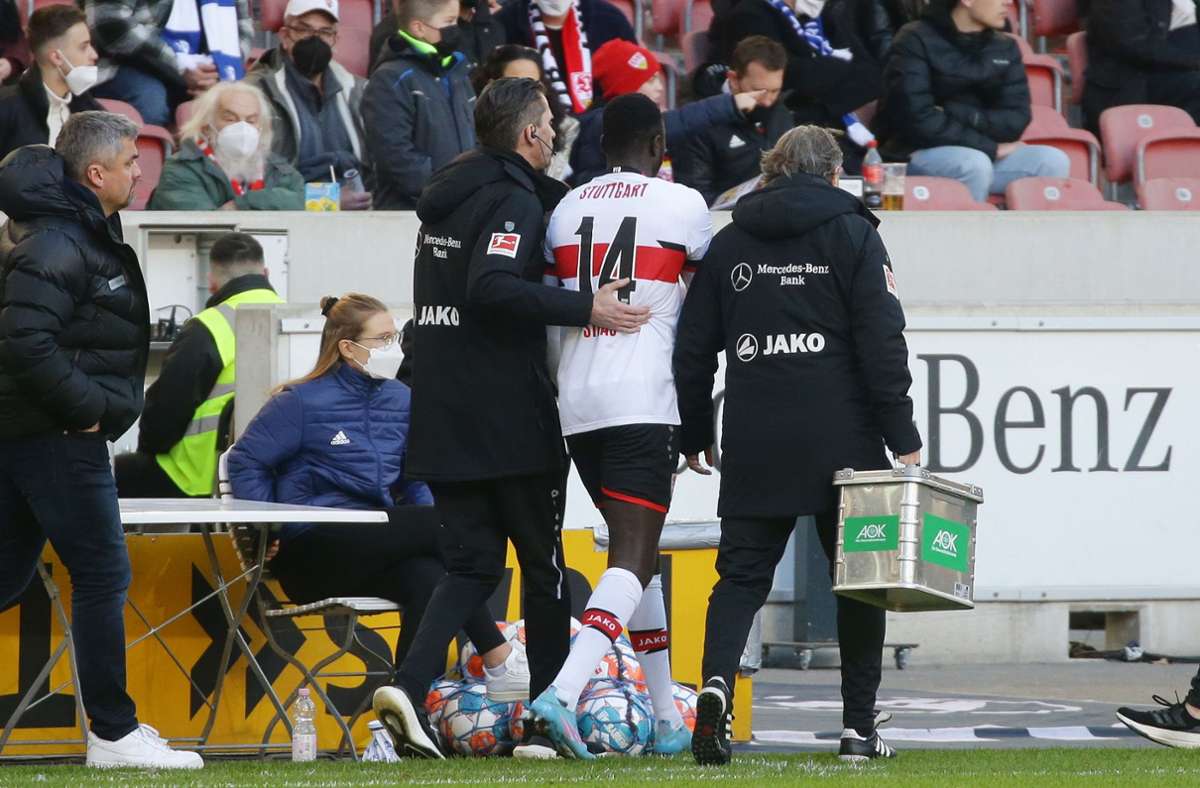 Abgang. Silas Katompa verlässt in der Partie gegen den VfL Bochum mit Schmerzen den Platz. In unserer Bildergalerie finden Sie das Restprogramm des VfB.