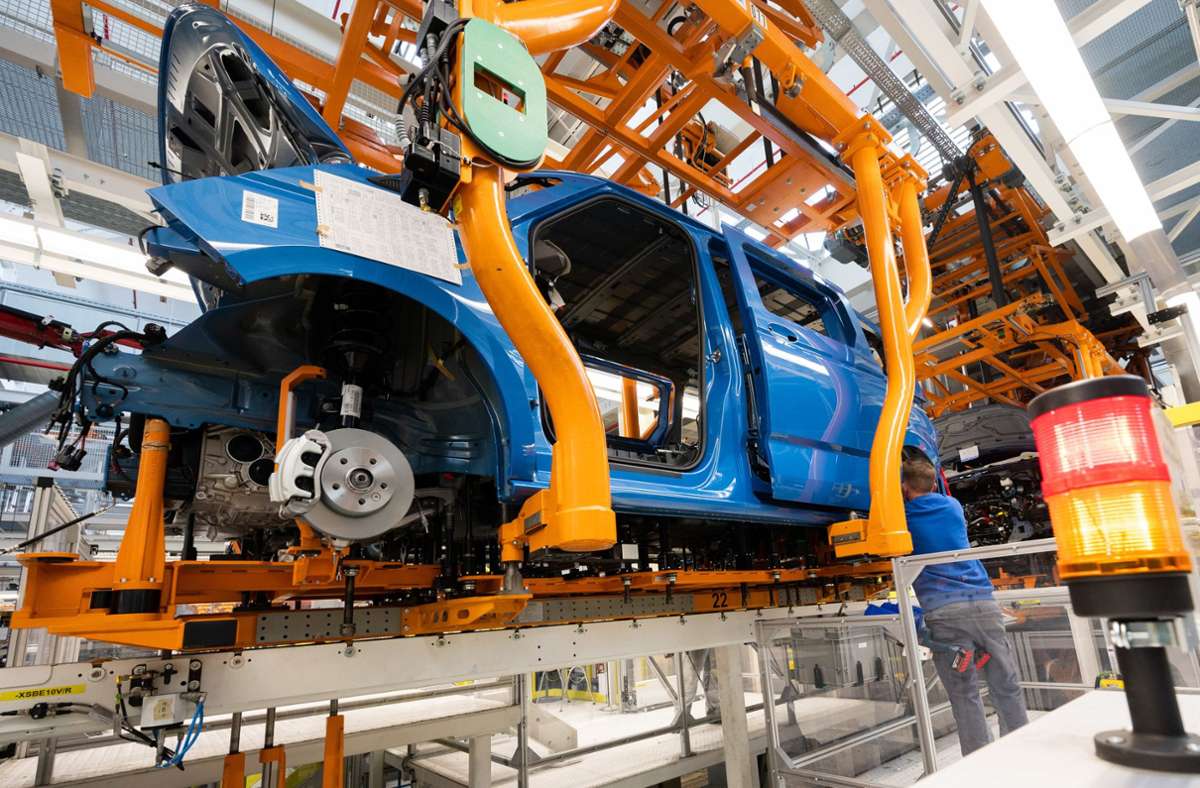 Mangel an Neuwagen: Chipkrise trifft Daimler härter als BMW