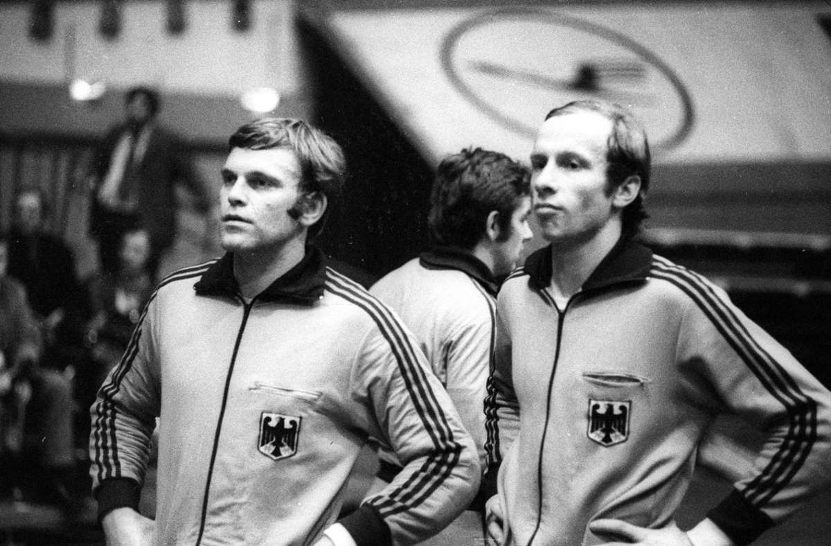 Uwe Rathjen (geboren am 28. Juni 1943 in Kiel; gestoben  14. November 2019/li. neben Klaus Kater) gewann mit Frisch Auf Göppingen die deutschen Meisterschaften 1970 und 1972 und gehörte zum Kader der deutschen Nationalmannschaft, mit der er an der Weltmeisterschaft 1970 und an den Olympischen Sommerspielen 1972 teilnahm.