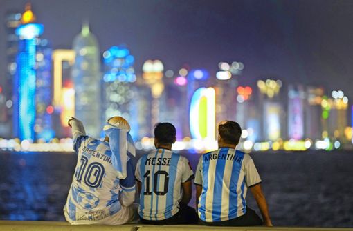 Die argentinischen Fans blicken    in Katar dem Finale mit  nervöser Zuversicht entgegen. Foto: dpa/Andre Penner
