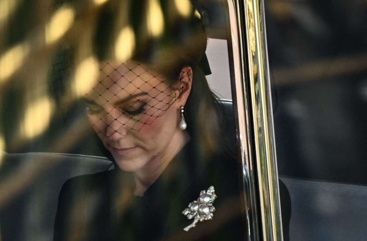 Verstorbene Queen Elizabeth II.: Übernimmt Prinzessin Kate ihre Broschen-Codes?