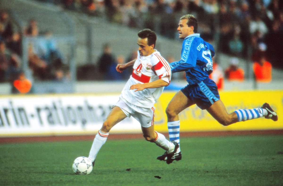 Von 1980 bis 1996 spielte Günther Schäfer (links) für den VfB   und wurde zweimal Deutscher Meister. Später war er unter anderem Fanbetreuer, Co-Trainer und Leiter der Fußballschule. Derzeit fungiert er beim VfB als Teammanager.