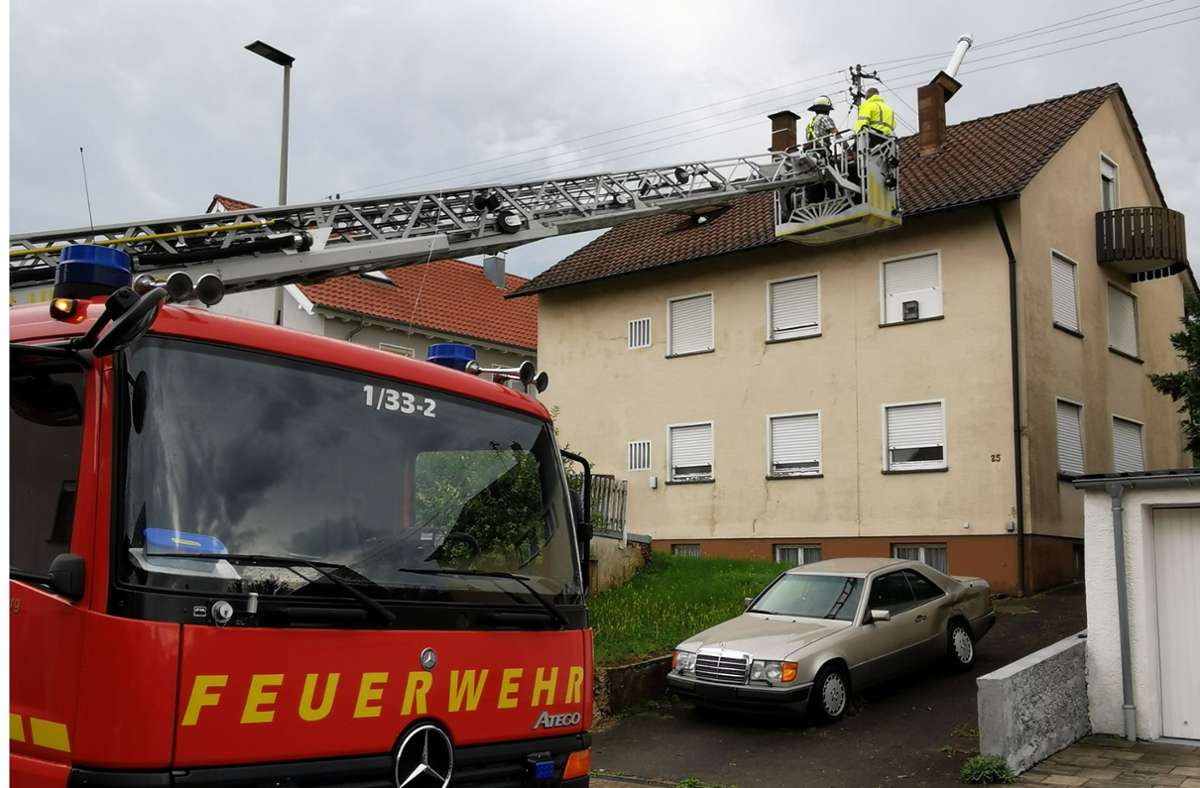 Unwetter in Affalterbach: Kamin vor dem Absturz gerettet