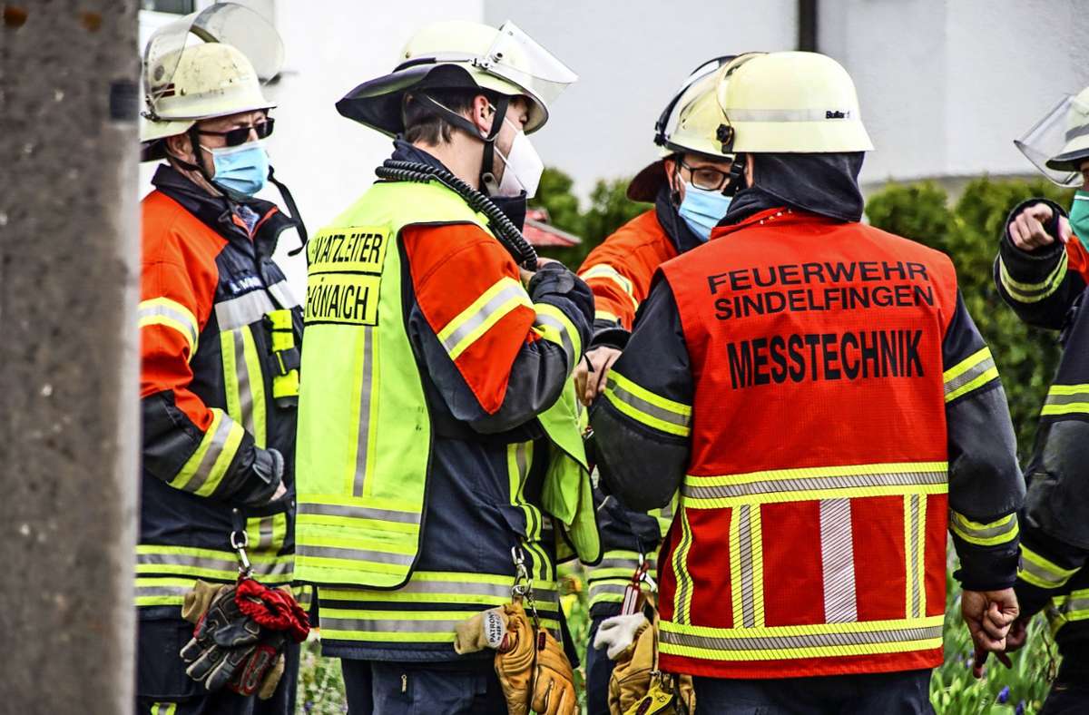 Ein Messtrupp der Freiwilligen Feuerwehr Sindelfingen stellte einen erhöhten Kohlenstoffmonoxid-Wert fest