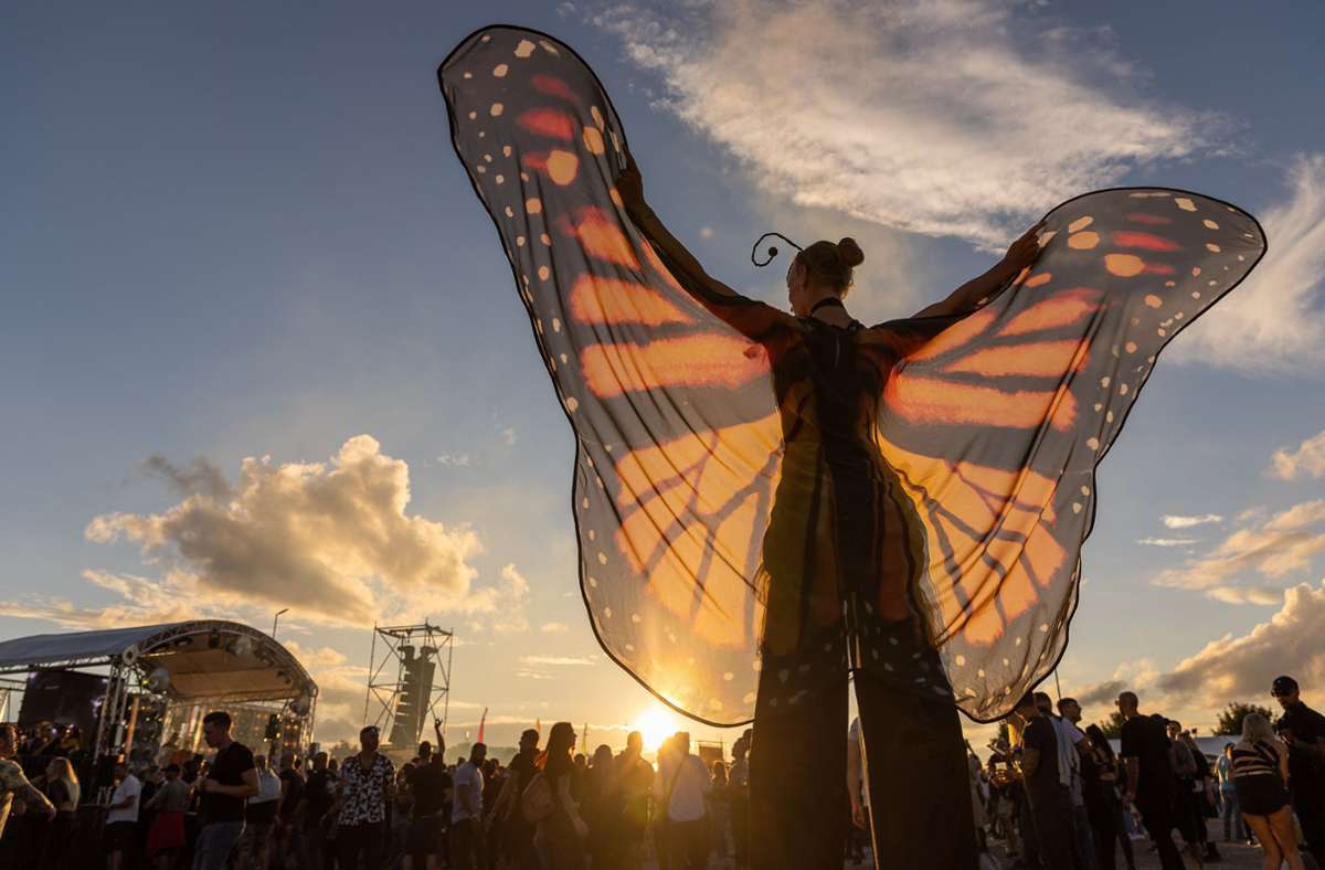 On Air Festival in Böblingen: Elektro-Fans feiern auf dem Flugfeld