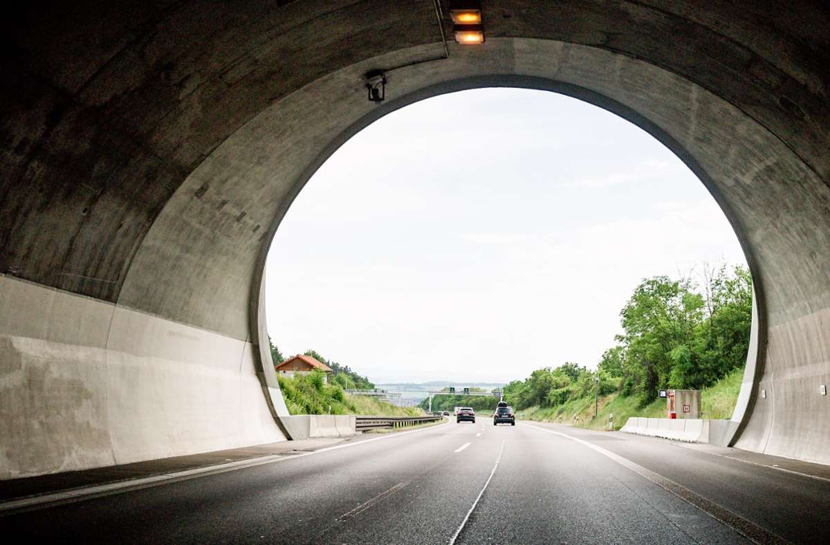 Umleitung auf A 81 im Kreis Böblingen: Schönbuchtunnel nachts gesperrt