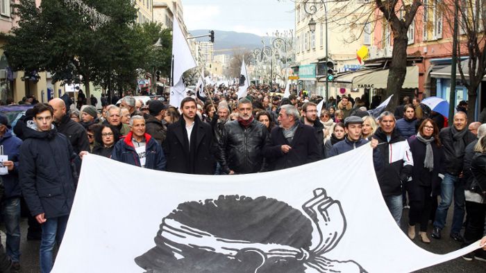 Korsisches Parlament stimmt Text für Autonomie zu