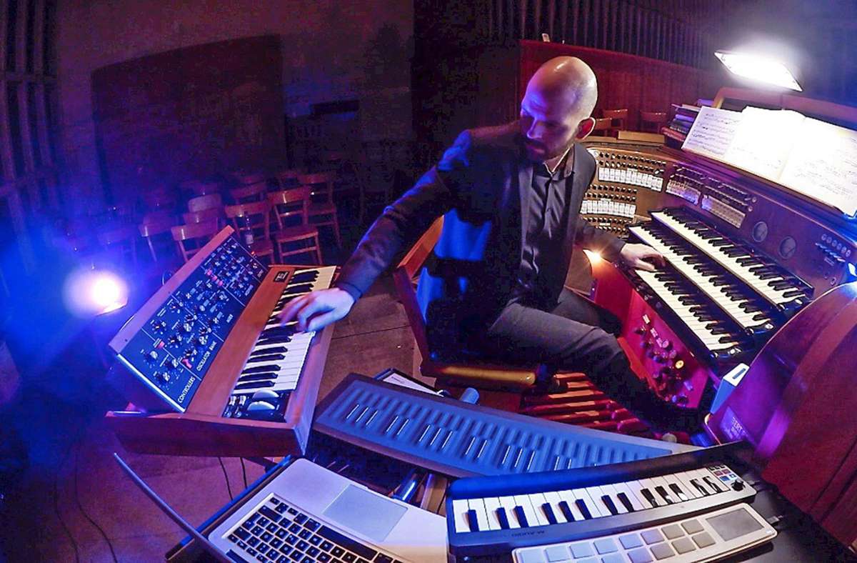 Synthesizer in der Martinskirche: Neue Klangwelten bei der Sindelfinger Orgelreihe