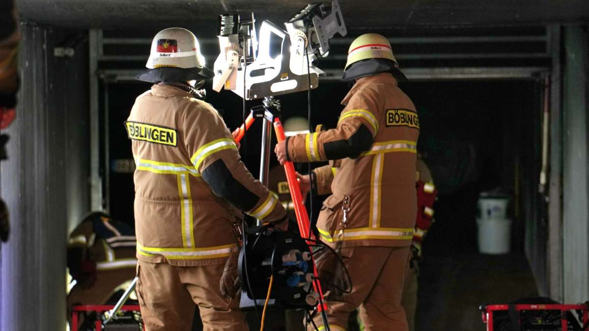 Einsatz in  Böblingen: Drei Autos in Tiefgarage durch Feuer zerstört