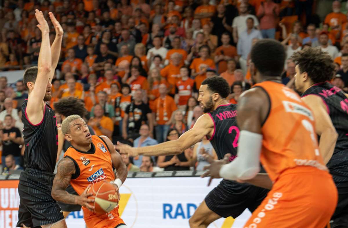 Sieg gegen Telekom Baskets Bonn: Ratiopharm Ulm gewinnt erstmals deutsche Basketball-Meisterschaft