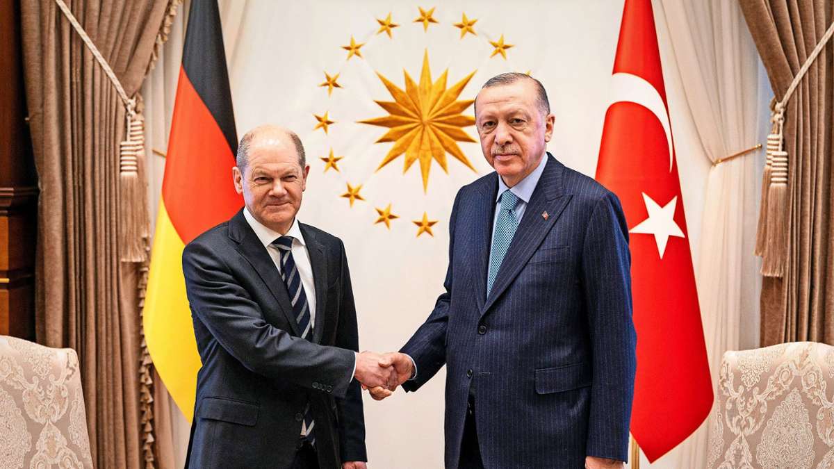 Türkischer Premier in Deutschland: Auch Erdogan will in Berlin Klartext reden