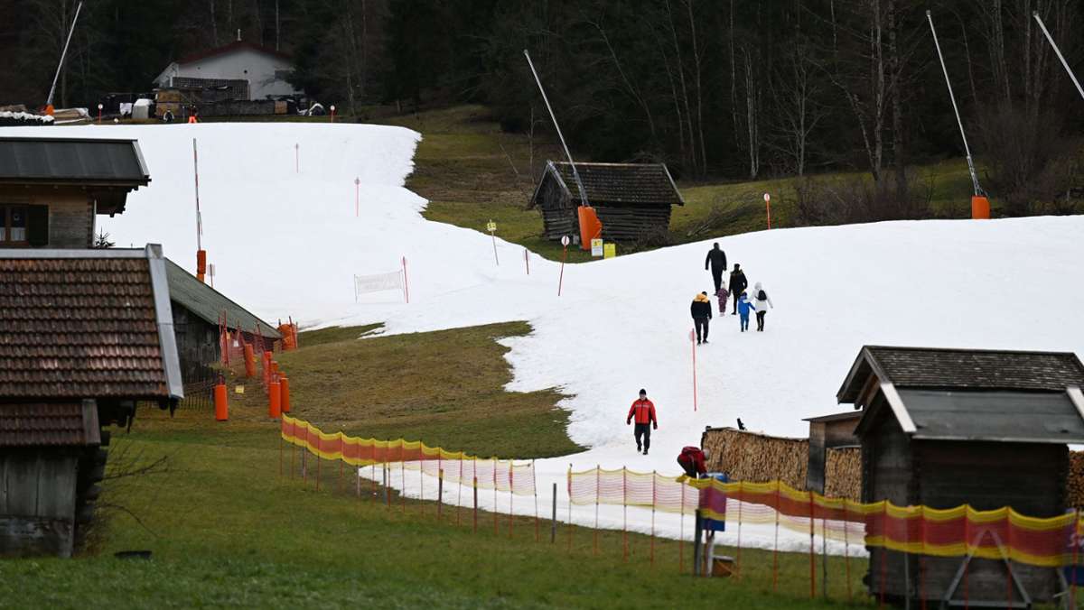 Wandern statt Skifahren: Schneemangel in den Alpen