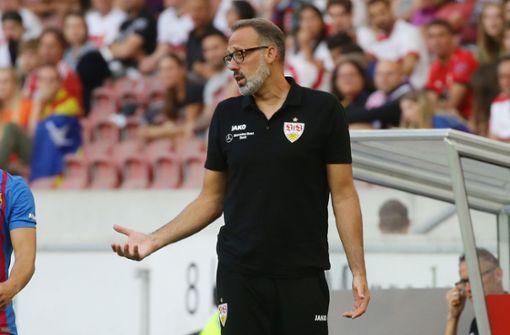 Von den vielen Verletzten lässt sich VfB-Trainer Pellegrino Matarazzo die Vorfreude auf die neue Saison nicht nehmen. Foto: Baumann/Hansjürgen Britsch