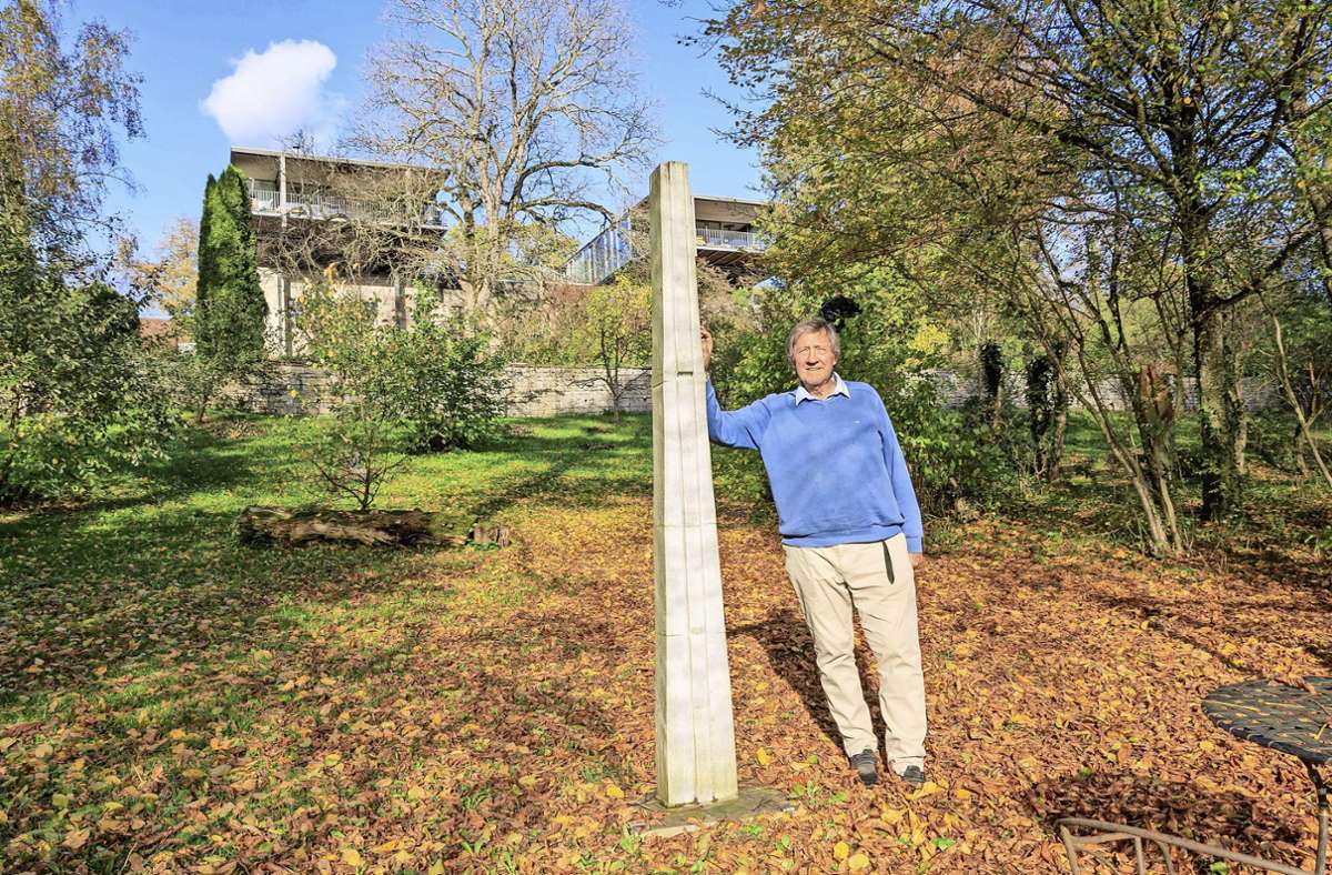 Loslassen, Durchatmen: Ernst Krohmer hat im Ehrenamt viel geleistet. Auch für seinen Schlossgarten in Mauren muss der 81-Jährige viel tun, aber der ist zugleich sein Ruhepol. Foto:  