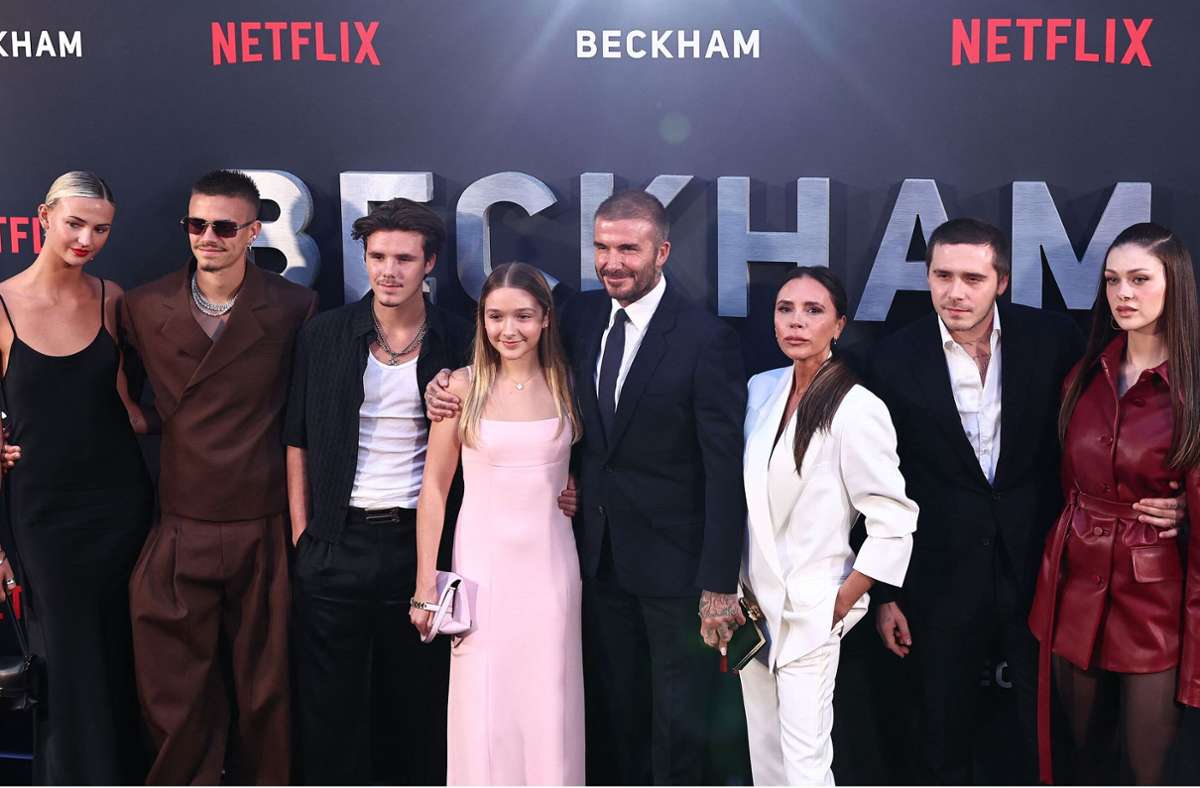 Der Beckham-Clan (von links): Mia Regan mit ihrem Freund Romeo, Cruz, Harper, David, Victoria, Brooklyn und Nicola Peltz.