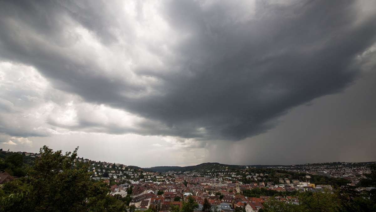 Unwetter in Region Stuttgart erwartet: DWD warnt: Gewitterfront birgt Gefahr