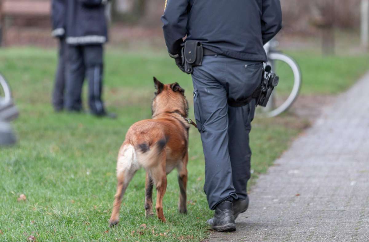 In Neckartenzlingen: Polizei rückt nach Streit mit Hundestaffel aus