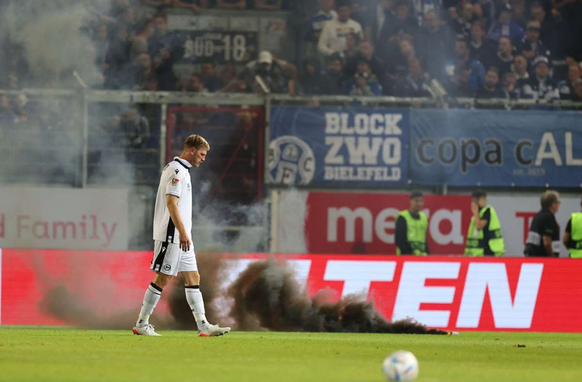 Die Bielefelder Vereinslegende Fabian Klos konnte die Tränen nicht zurückhalten.