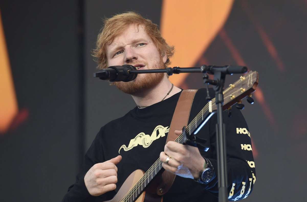 Ed Sheeran liefert den Song zu einem wechselhaften Sommer. Unser Foto zeigt den britischen Sänger bei einem Konzert in Helsinki im Jahr 2019. Foto: dpa/Emmi Korhonen