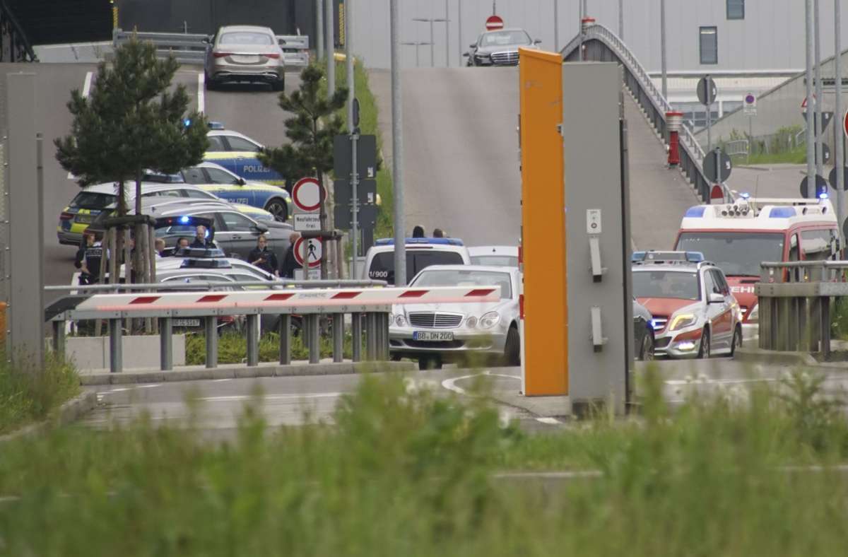 Großalarm auf dem Mercedes-Werksgelände – nach tödlichen Schüssen herrscht dort große Aufregung.