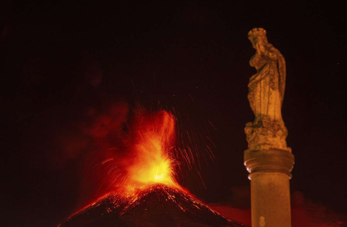 Sizilien: Vulkanasche aus dem Ätna – Flughafen Catania stoppt Flüge