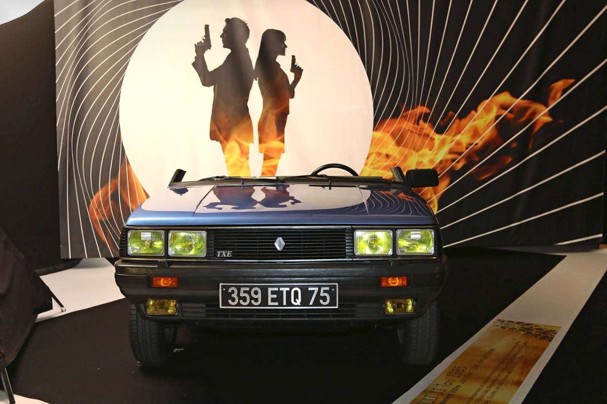 In diesem Renault-11-Taxi fährt Roger Moore alias James Bond 1985 in  „007 – Im Angesicht des Todes“ bei einer Verfolgungsjagd durch  Paris.