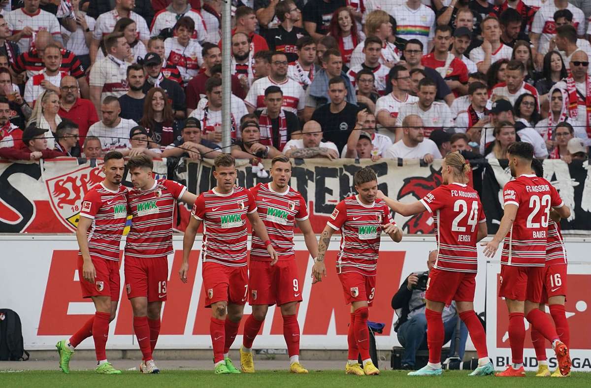 VfB-Profis feiern Fans und Mannschaft im Netz