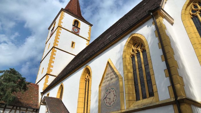 Mauritiuskirche mit Schriftzügen beschmiert
