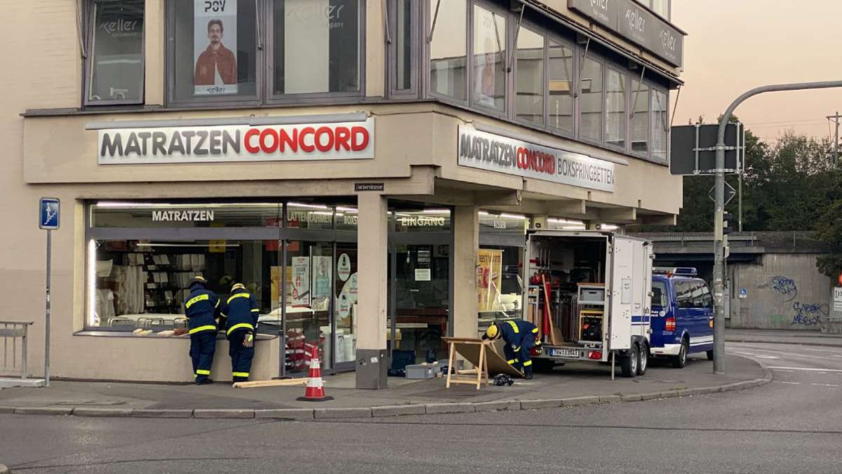 Vandalismus in Herrenberg: Schaufenster zertrümmert und Zeugen geschlagen