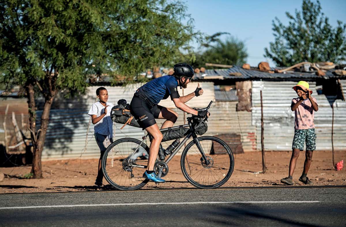 Kapstadt rückt näher: Jonas Deichmann gegen Ende seiner Rekordfahrt im südlichen Afrika.