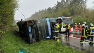 27 Jugendliche bei Busunfall verletzt