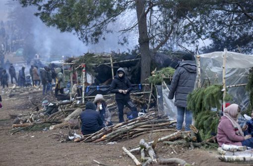 Flüchtlinge campen  im Wald an der Grenze zu Polen. Foto: dpa/Oksana Manchuk
