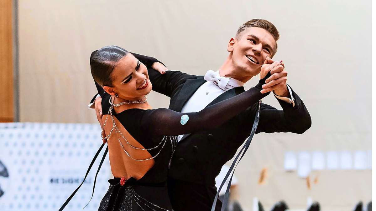 Tanzen: Der Gala-Ball  des TSC Rot-Weiß Böblingen sorgt für bunte  Farbtupfer